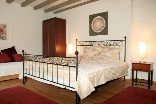 Hostal Rheinriver Guesthouse - Art Hotel