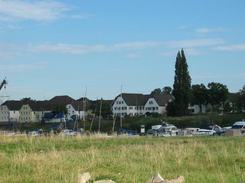 Hostal Rheinriver Guesthouse - Art Hotel