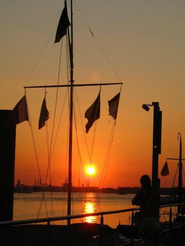 Hostal Rheinriver Guesthouse - Art Hotel