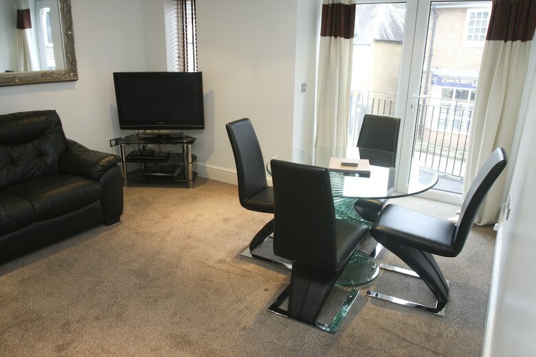 Apartamentos 2 Bed Apt In Chorleywood. Near Station