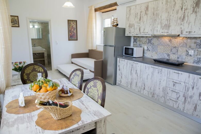 Haraki Stone Apartments
