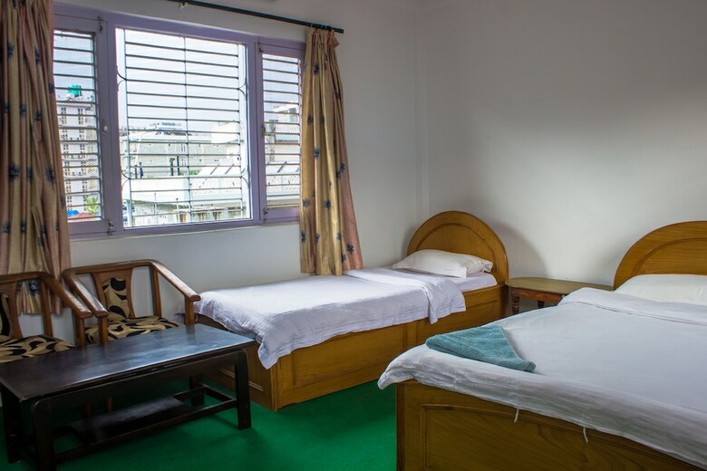 Hotel Giri Guest House