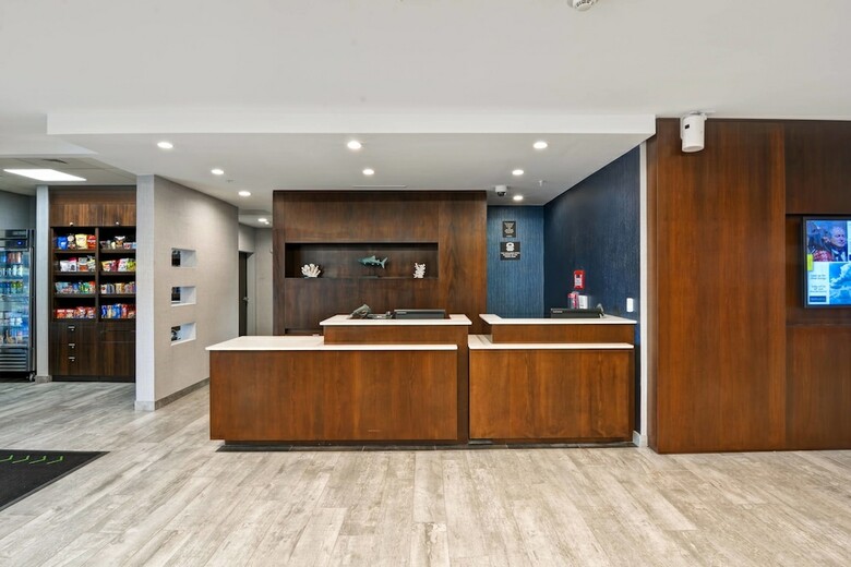 Hotel Courtyard By Marriott Long Island Islip/courthouse Complex