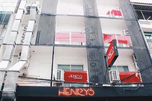 Henry's Hotel & Gastropub