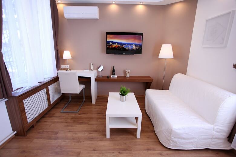 Dfive Apartments - Szervita