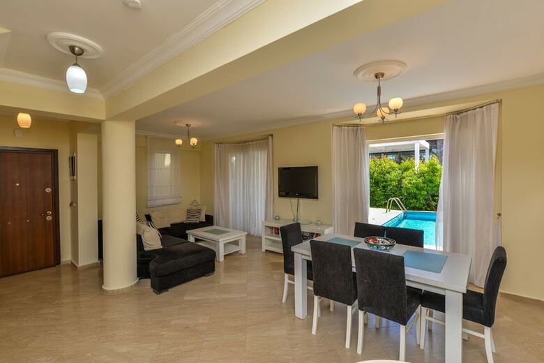 Sunset Beach Villas And Apartments