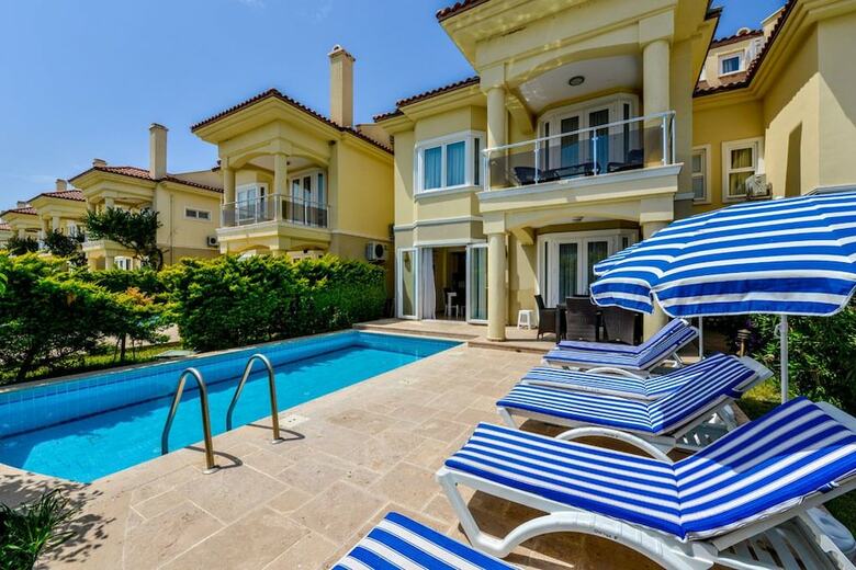 Sunset Beach Villas And Apartments