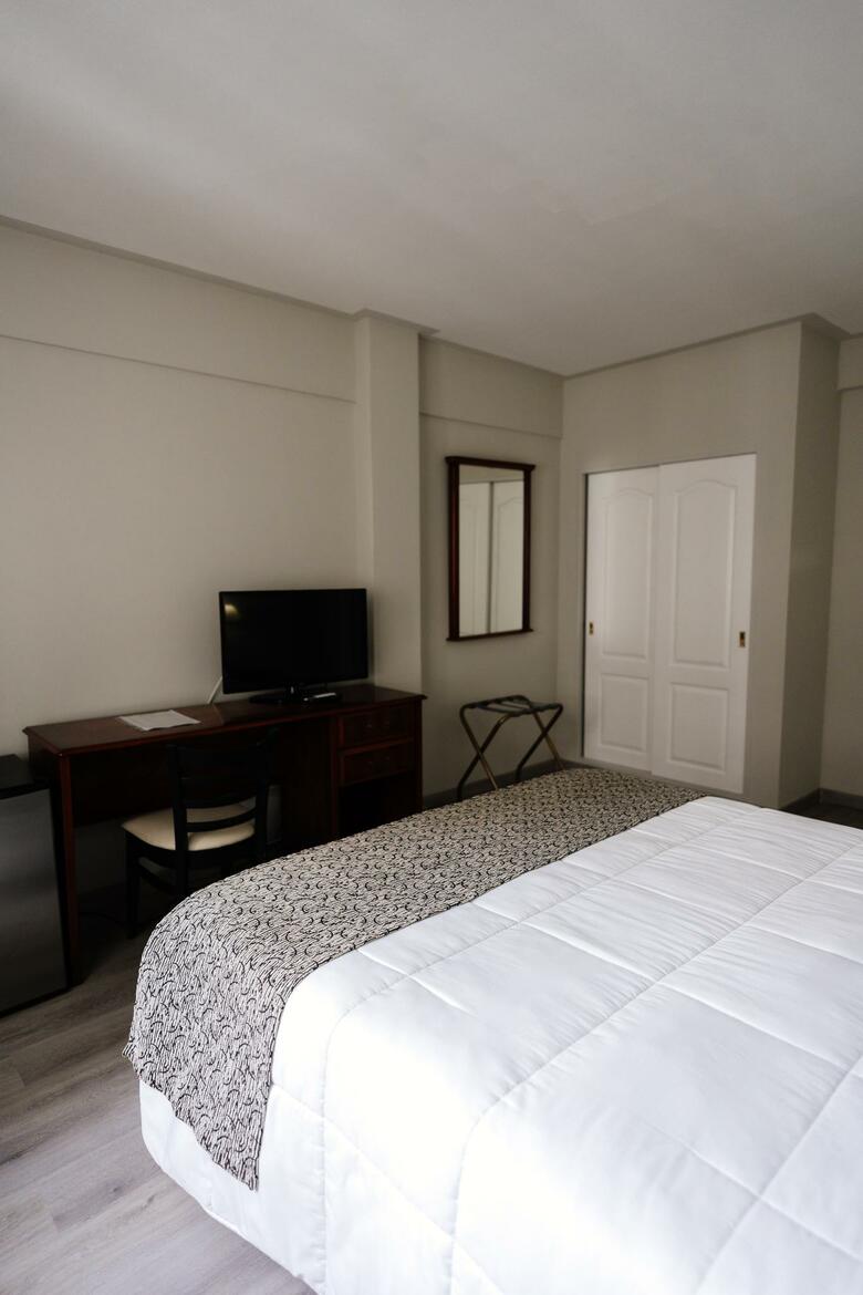San Nicol�s Plaza Hotel
