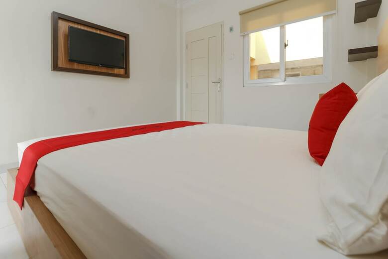 Hotel Reddoorz Plus Near Palembang Square Mall