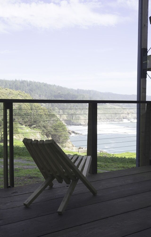 Hotel Timber Cove Resort