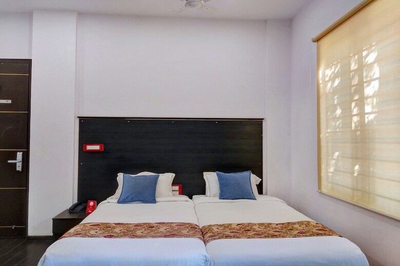 Oyo 6144 Hotel M Plaza