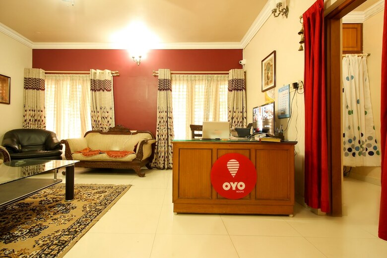 Hotel Oyo 6955 Eyrie Comfort Suites
