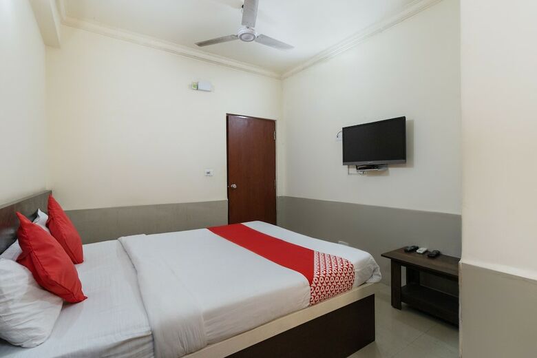 Hotel Oyo 9251 Grand Krishna