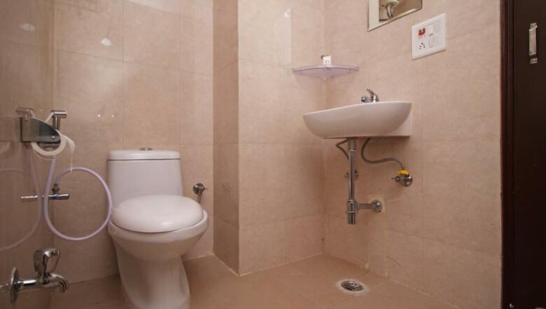 Hotel Oyo 9273 Surya Palace