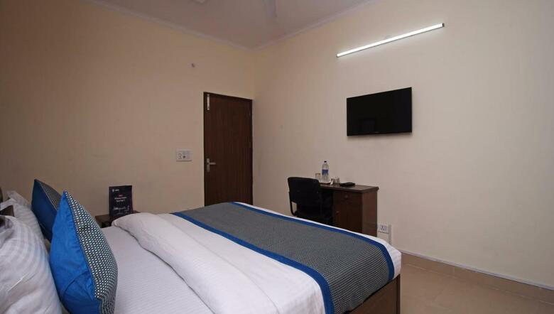 Hotel Oyo 9273 Surya Palace