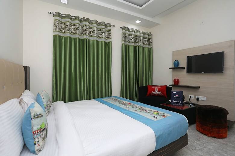 Hotel Oyo 10938 Season Grand