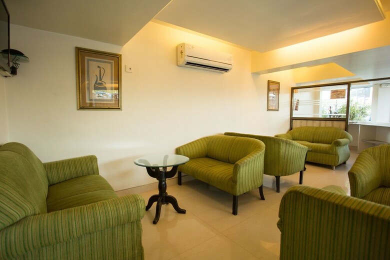 Hotel Oyo 8850 J K Regency