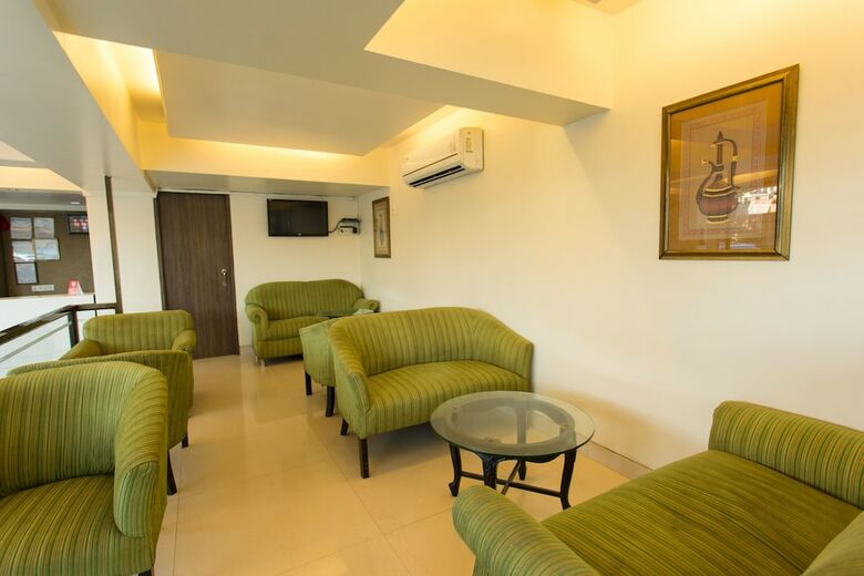 Hotel Oyo 8850 J K Regency