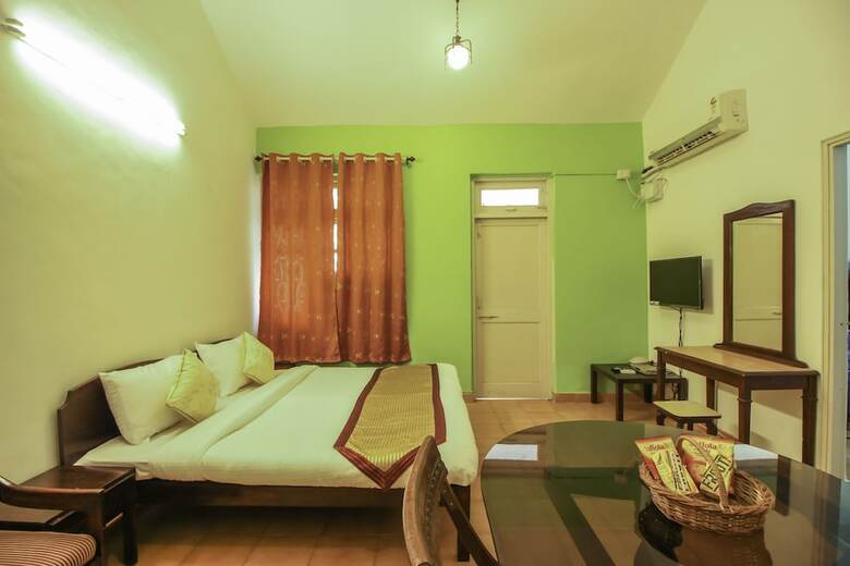Hotel Oyo 10495 Home Poolview 1bhk Candolim