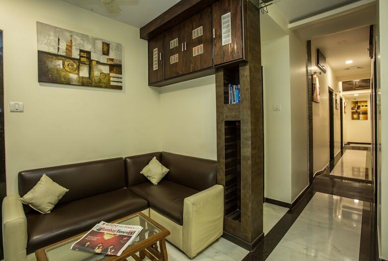 Oyo 7153 Hotel Amber