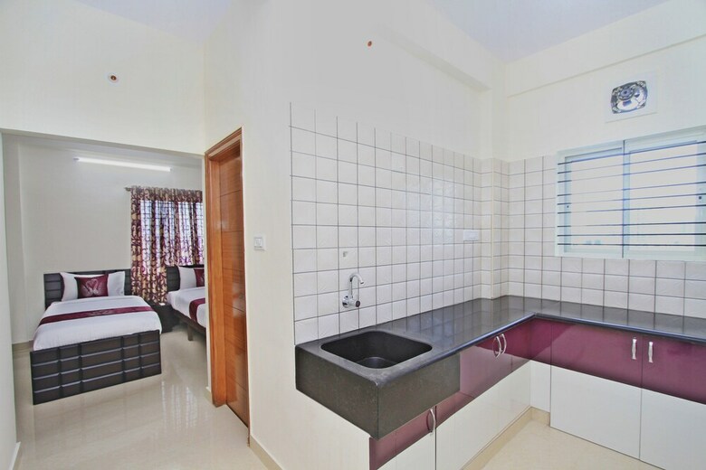 Oyo 7153 Hotel Amber