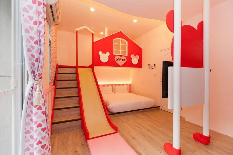 Bed & Breakfast Dream Out Of Eggs And Children