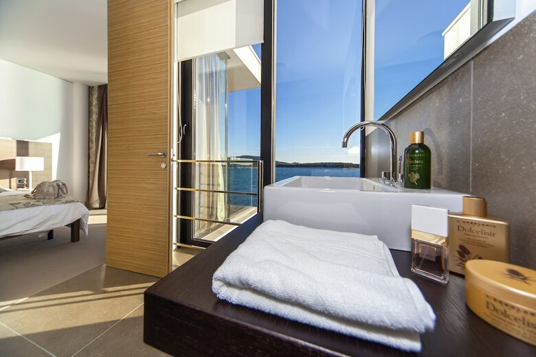 Aparthotel Golden Rays Luxury Villas