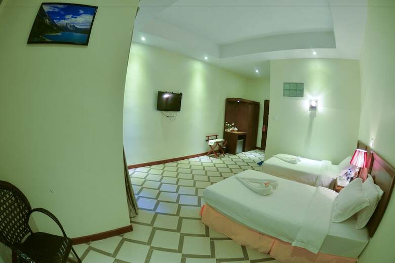 Ocean Blue Ngwe Saung Beach Hotel