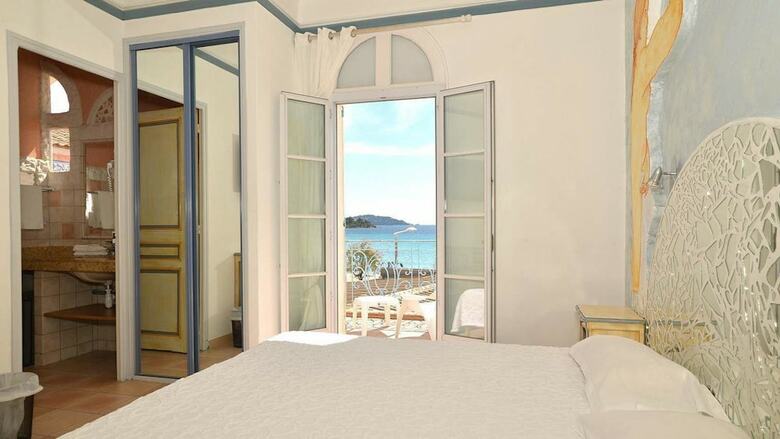 Hotel H�tel Les Flots Bleus