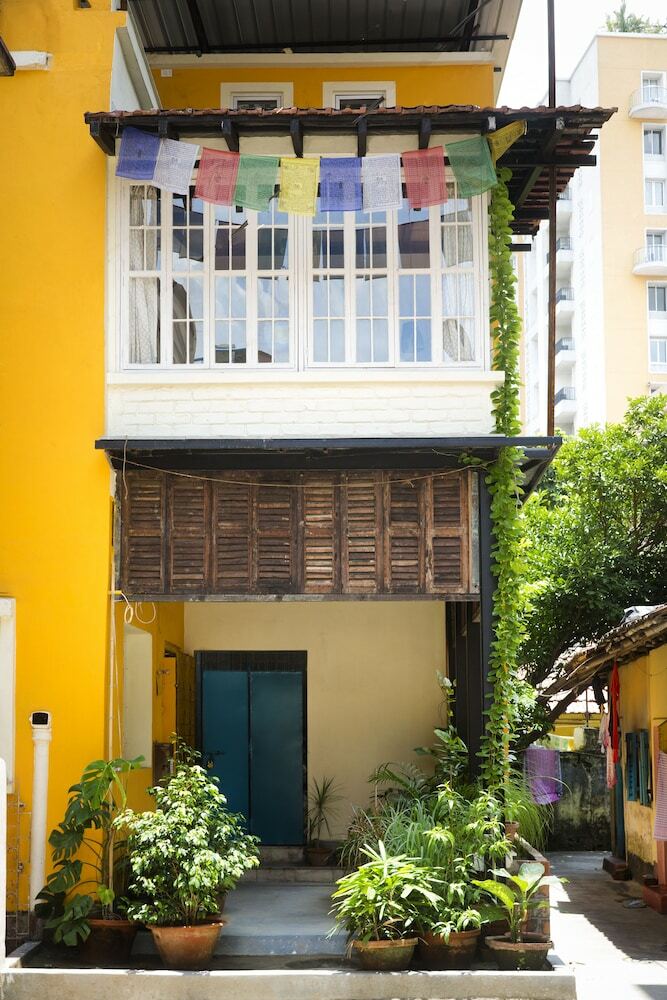 Hotel 5/4 - Calcutta's Freshest Bnb