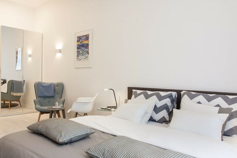Tesla Boutique Apartments & Rooms