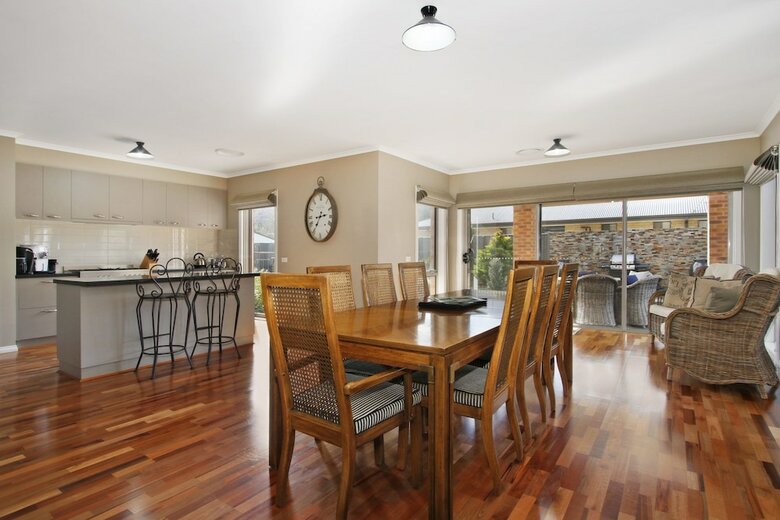 Collins Retreat - 4 Bedroom Home With Pool