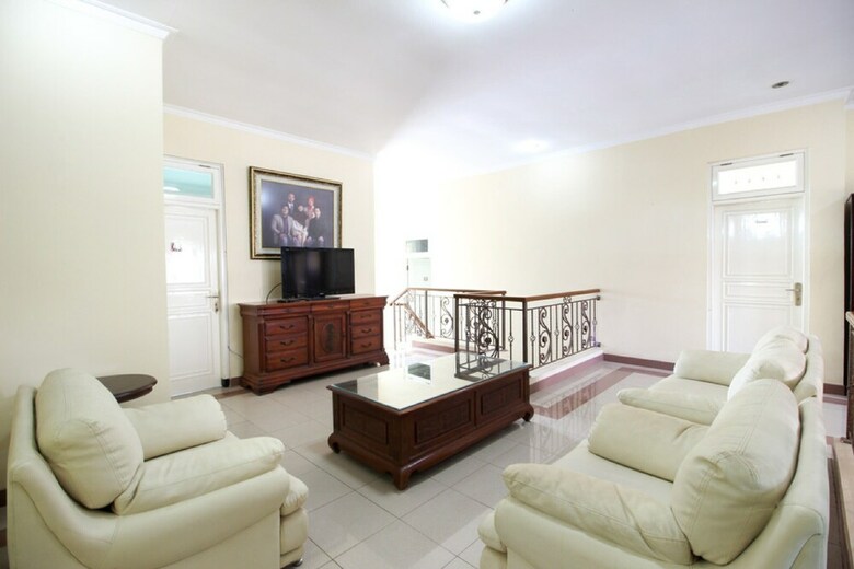 Hotel Reddoorz Plus Near Stie Ykpn