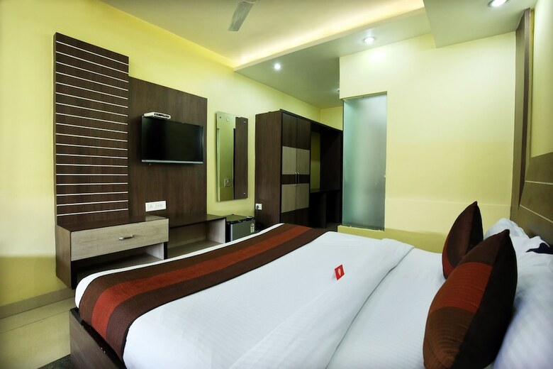 Oyo 1673 Hotel Mm Yellowuds