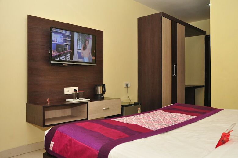 Oyo 1673 Hotel Mm Yellowuds