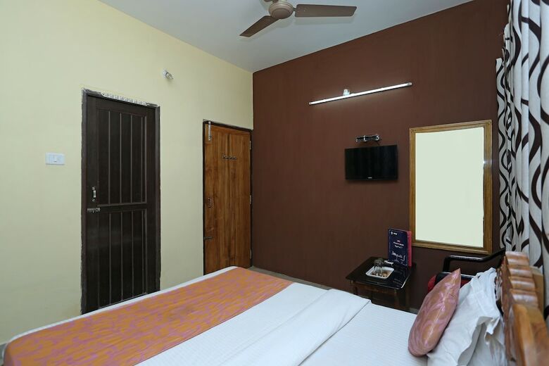 Hotel Oyo 9246 Paradise Inn