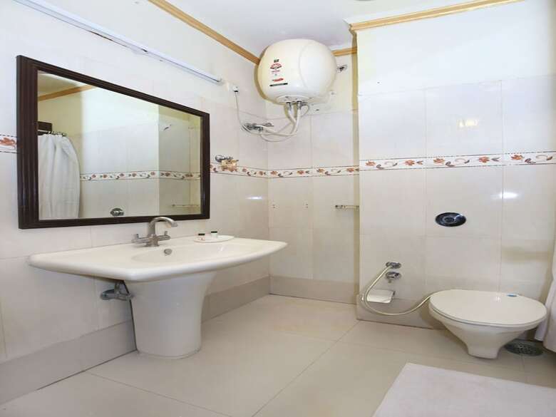 Oyo 9736 Hotel Downtown Suites