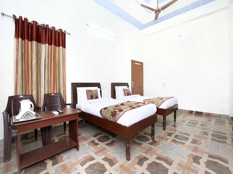 Oyo 7609 Hotel Dolphin