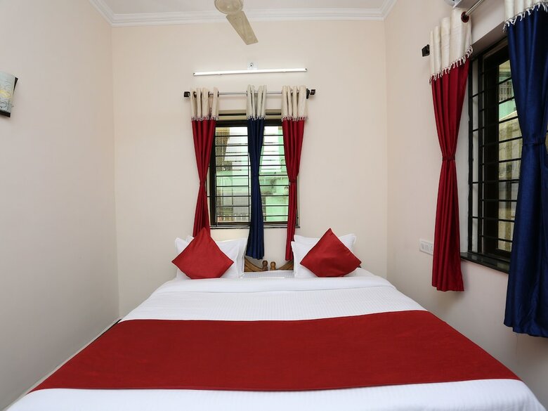 Oyo 9964 Hotel Shine