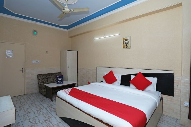 Hotel Oyo 10444 Vasundhra Inn