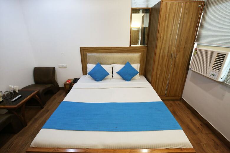 Oyo 9230 Hotel Royal Brooks