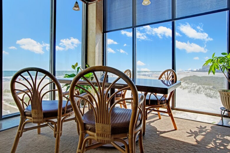 Hotel Sands Beach Club Resort
