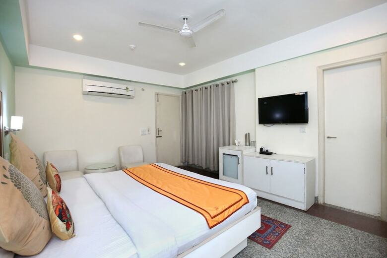 Oyo 9575 Hotel Absolute Comfort