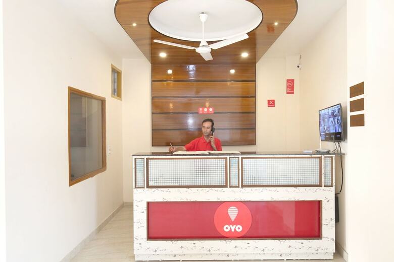 Oyo 10330 Hotel Golden Brooks