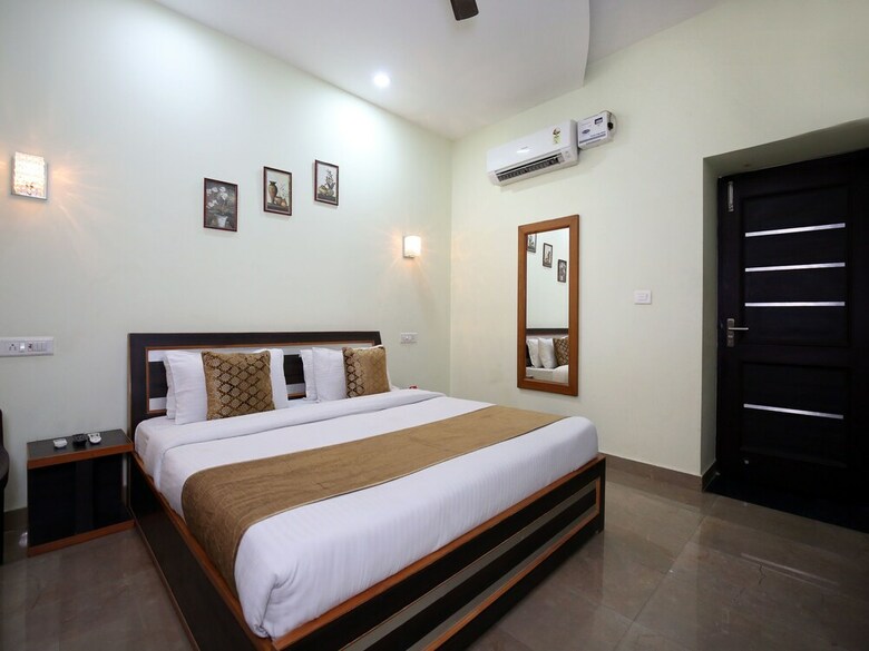 Oyo 9956 Hotel Pelican Inn