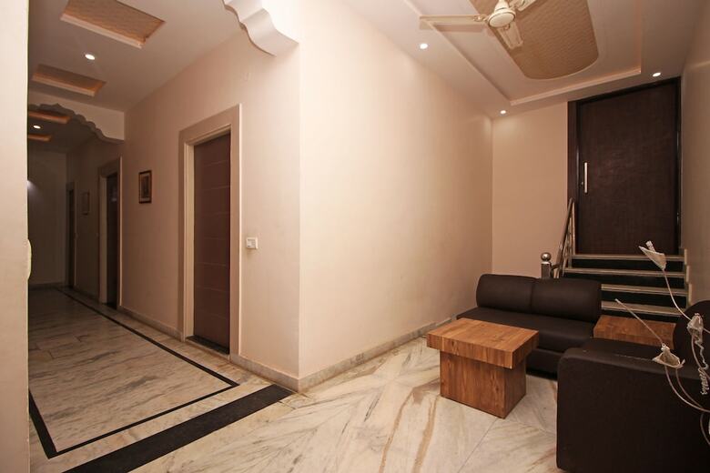 Oyo 3202 Hotel Gayatri Residency