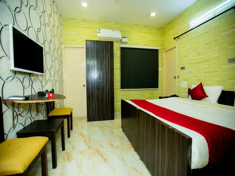 Hotel Oyo 6869 Ecr Grand Residency