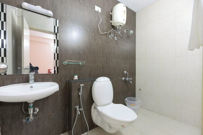 Hotel Oyo 6345 Royce Ebony