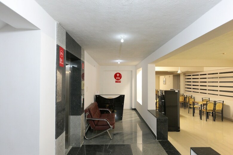 Hotel Oyo 6345 Royce Ebony