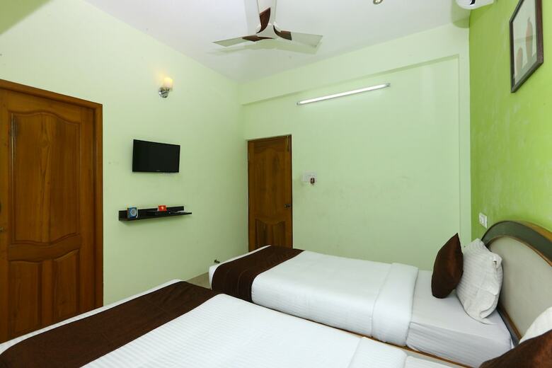 Oyo 2612 Hotel Fiesta House
